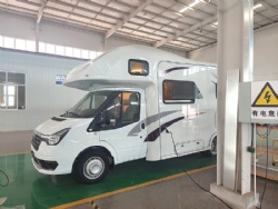 FORD 2.0T Diesel C-Type 6 Person Motorhome